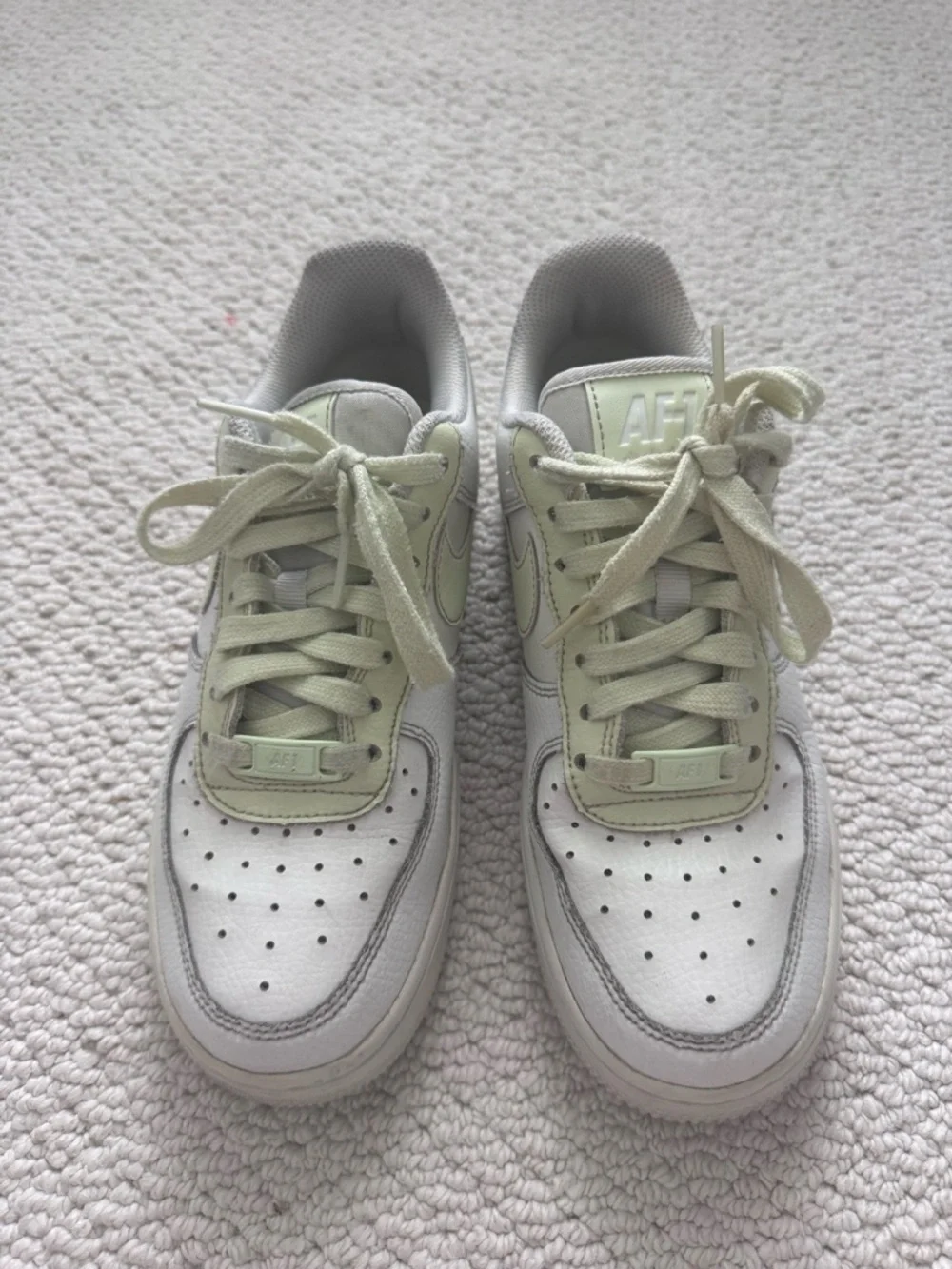Nike Low-Top Sneakers in White with Pale Green Lining